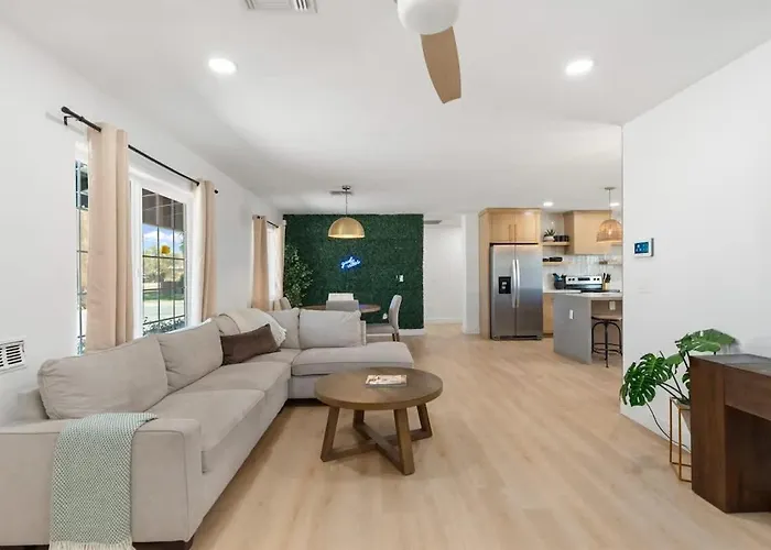 Downtown Pool Pickleball Mini Putt Az Holiday home
