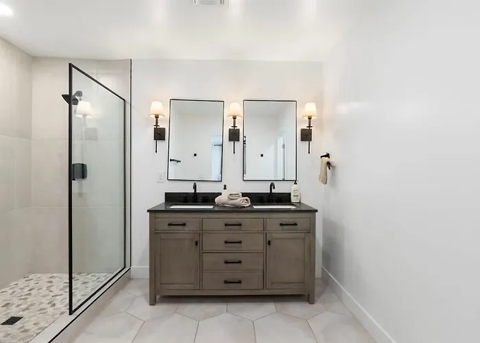 Downtown Pool Pickleball Mini Putt Az * Phoenix