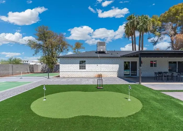 Downtown Pool Pickleball Mini Putt Az Holiday home Phoenix
