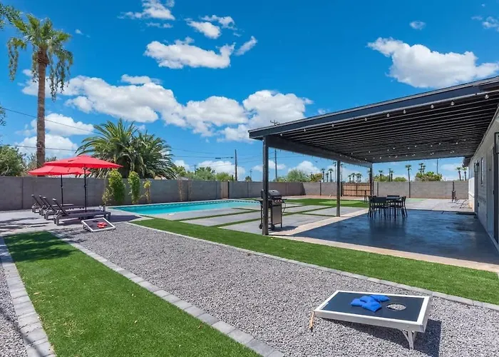 Holiday home Downtown Pool Pickleball Mini Putt Az *