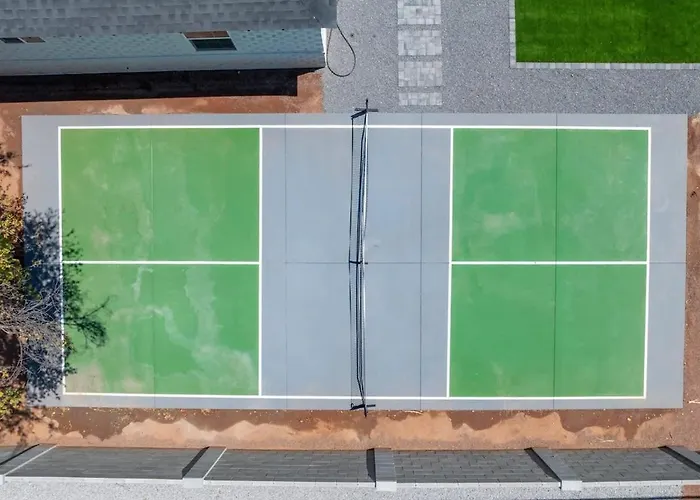 Downtown Pool Pickleball Mini Putt Az