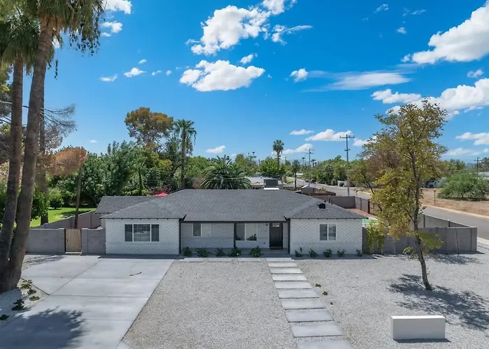 Downtown Pool Pickleball Mini Putt Az Holiday home *