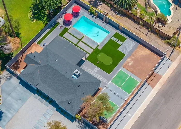 Holiday home Downtown Pool Pickleball Mini Putt Az
